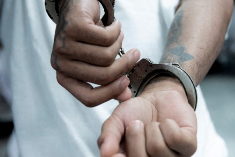 Homem ligado à facção Tren de Aragua é preso em frigorífico de Chapecó após mais de um ano foragido