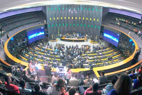 Câmara aprova urgência para PL que proíbe desconto automático no INSS